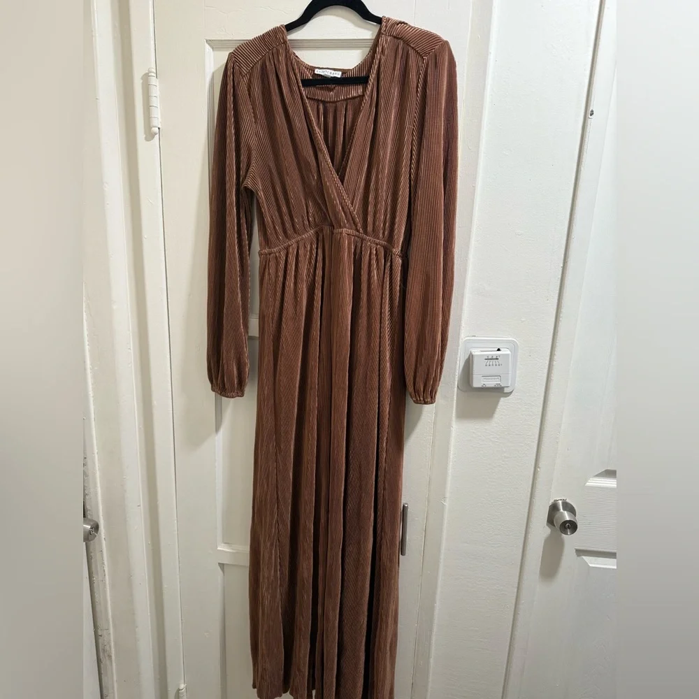 Elegant Brown Long Sleeve Dress - Picture 2 of 3